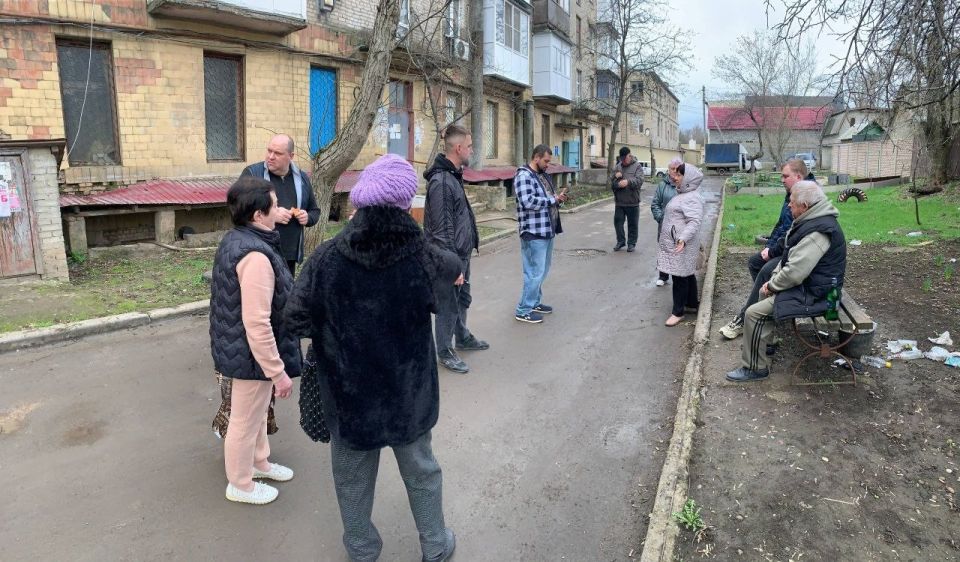 Заместитель главы администрации Амвросиевского муниципального округа Татьяна Разводова провела встречу с жителями села Василевка Заместитель главы администрации Амвросиевского муниципального округа Татьяна Разводова провела встречу с жителями села Василевка