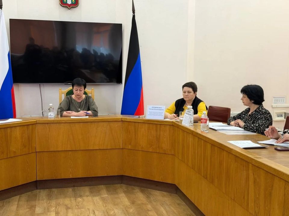 Татьяна Литвиненко провела встречу с жителями Тельмановского муниципального округа Татьяна Литвиненко провела встречу с жителями Тельмановского муниципального округа