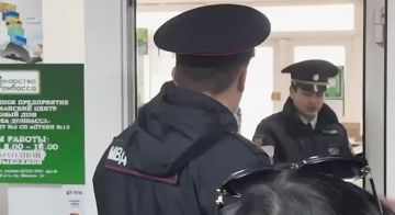 Уважаемые жители Донецка!. УМВД России «Донецкое» предупреждает! Осторожно МОШЕННИКИ! Не дайте себя обмануть! Будьте бдительны!