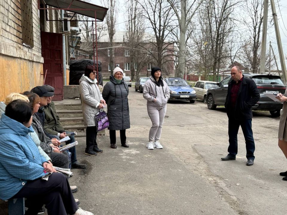 Сегодня, 01 апреля, в рамках проекта «Управдом» Единой России состоялась встреча с жителями ул. Короленко г.Моспино