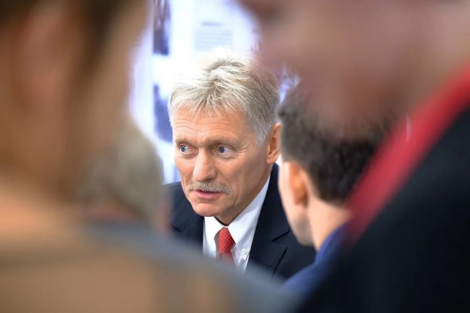 Песков заявил, что для остановки горячей фазы конфликта Зеленскому необходимо вывести войска из Донбасса