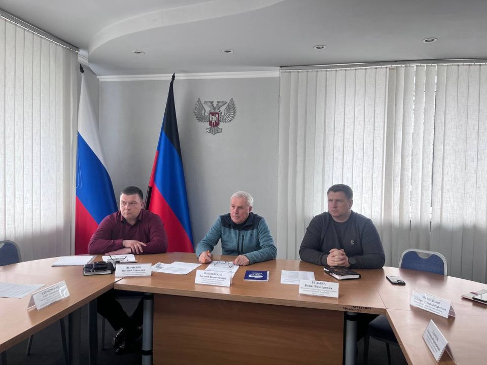 Евгений Поплавский: Провел еженедельное аппаратное совещание с руководителями ведомств и представителями силовых структур