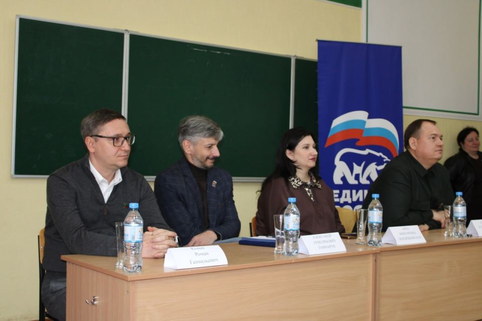 Иван Приходько: Алексей Муратов провел встречу с активистами Горловского отделения партии «Единая Россия»