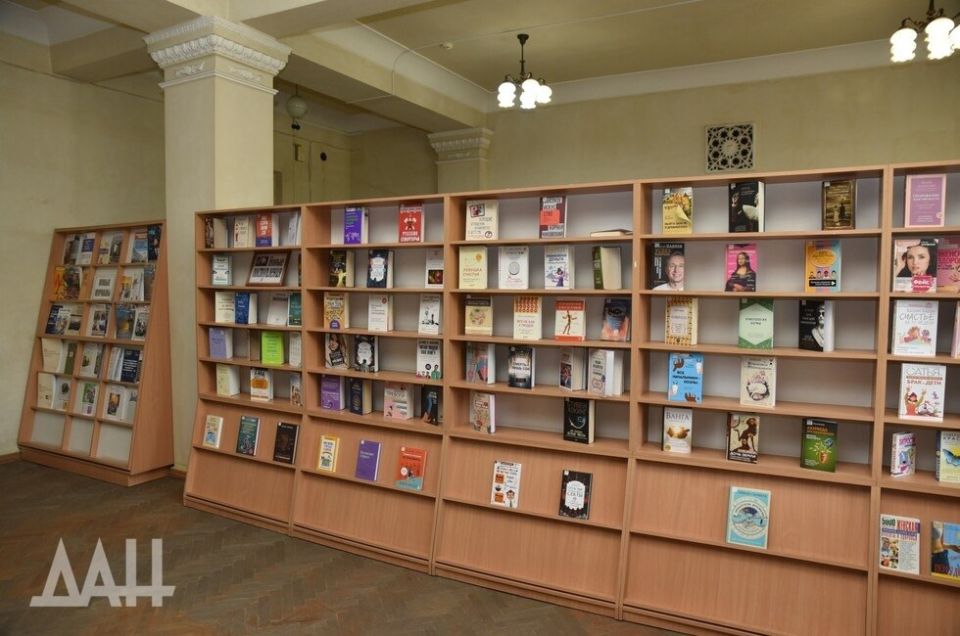 Достоевский, «Умная собачка Соня» и стихи о Донбассе: что читают дети в Донецке