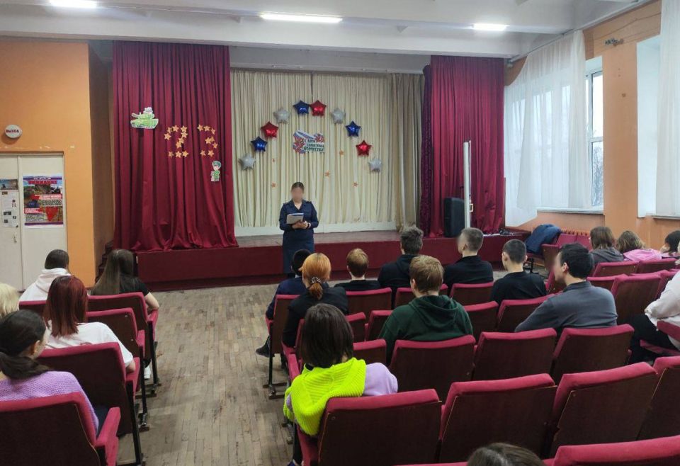 Сотрудники филиала УИИ по Кировскому району г. Донецка провели профилактическую беседу с подростками