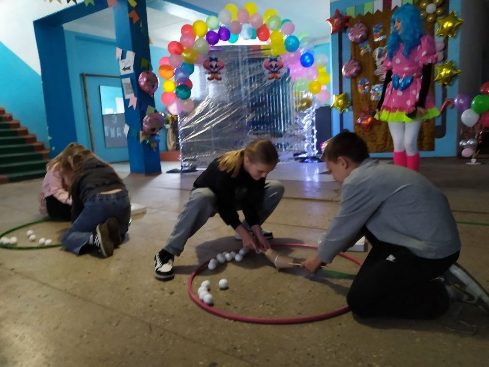 В Старобешевском округе прошла игровая программа «Улыбка и смех — это для всех!»