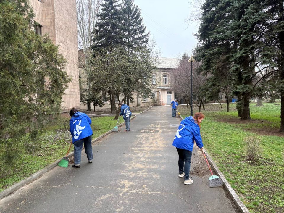 Акция «Чистый четверг» в Ленинском районе города Донецка! Акция «Чистый четверг» в Ленинском районе города Донецка!