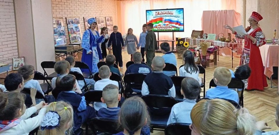 «ДВЕ СЕСТРЫ: РОССИЯ И БЕЛАРУСЬ» «ДВЕ СЕСТРЫ: РОССИЯ И БЕЛАРУСЬ»