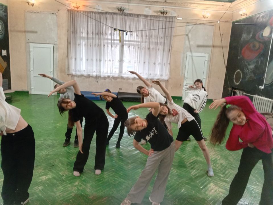1 апреля во Дворце культуры им. Воровского с громким хохотом и искрящимися глазами, началась наша игровая программа "Улыбка и смех у нас лучше всех", посвященная Всемирному Дню смеха! Мероприятие состоялось с целью... 1 апреля во Дворце культуры им. Воровского с громким хохотом и искрящимися глазами, началась наша игровая программа "Улыбка и смех у нас лучше всех", посвященная Всемирному Дню смеха! Мероприятие состоялось с целью...