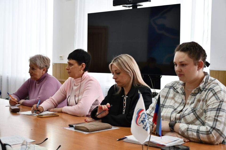 1 апреля в администрации городского округа Дебальцево Донецкой Народной Республики состоялась рабочая встреча с руководителями местных некоммерческих организаций 1 апреля в администрации городского округа Дебальцево Донецкой Народной Республики состоялась рабочая встреча с руководителями местных некоммерческих организаций
