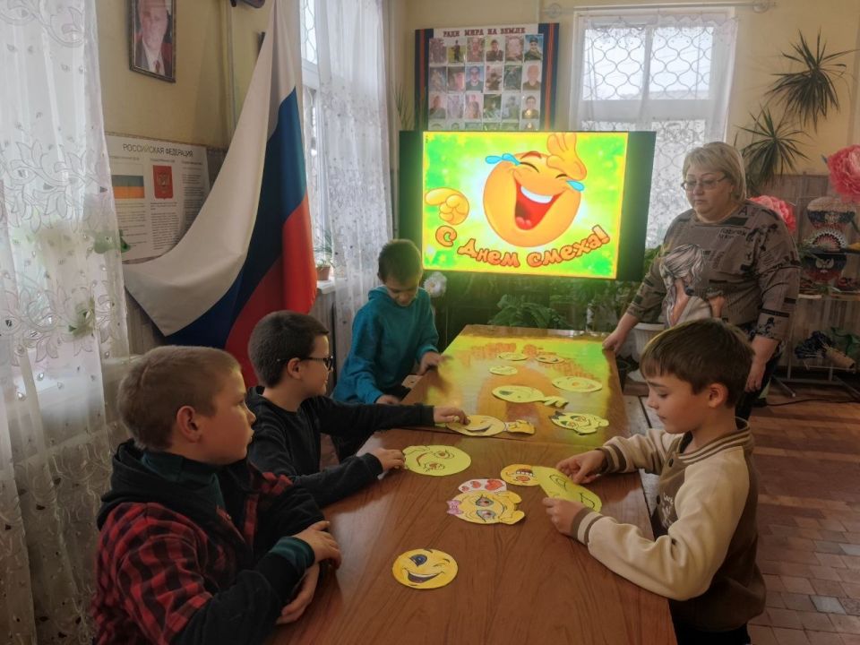 В Снежном учреждения культуры провели тематические мероприятия ко Дню смеха и Международному дню птиц В Снежном учреждения культуры провели тематические мероприятия ко Дню смеха и Международному дню птиц