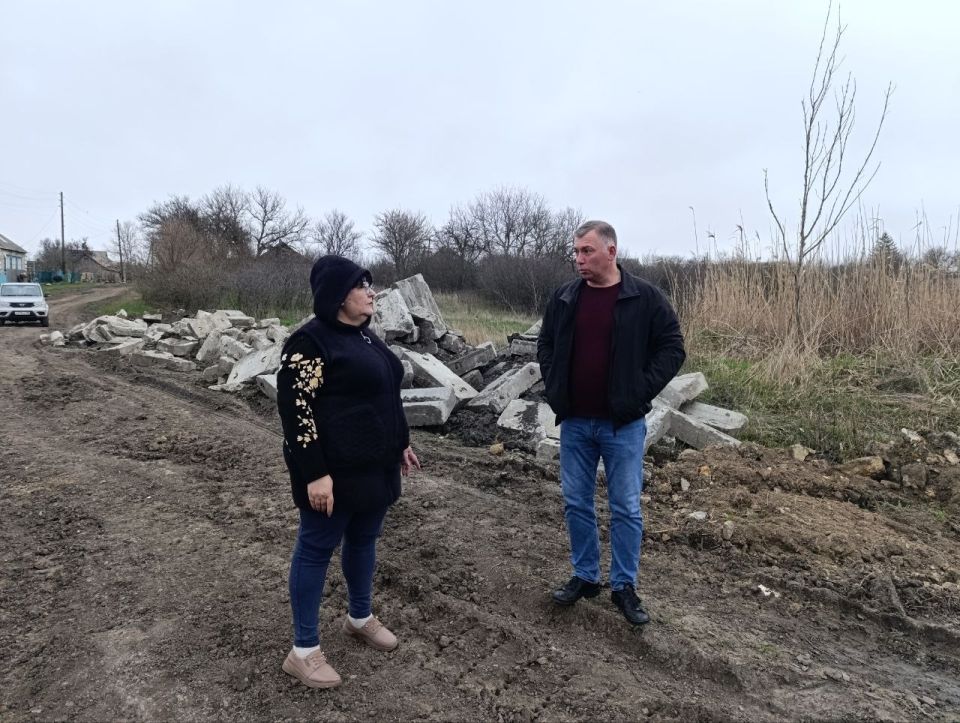 Олег Сидоренко провёл сход граждан в пгт Благодатное Олег Сидоренко провёл сход граждан в пгт Благодатное