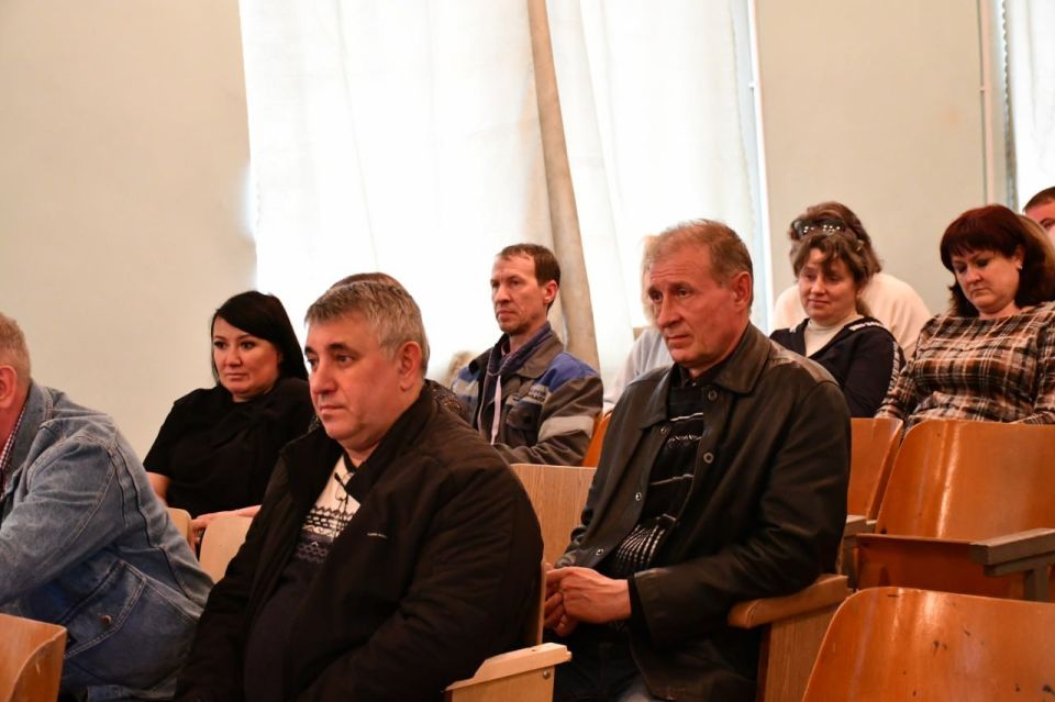 Евгений Глебов встретился с трудовым коллективом «Углегорской ТЭС» Евгений Глебов встретился с трудовым коллективом «Углегорской ТЭС»