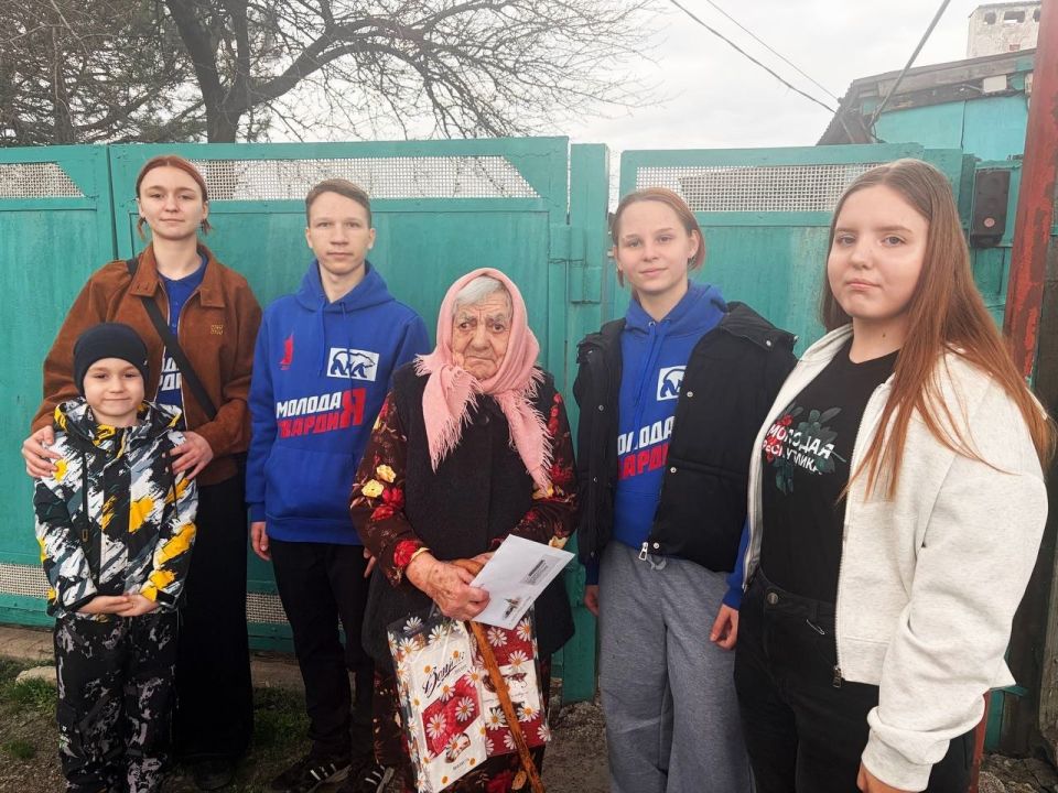 Активисты Ждановки поздравили с юбилеем бывшую узницу концлагерей