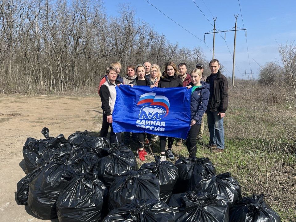 Елена Рязанцева: В Пролетарском районе традиционно прошла акция "Чистый четверг" в рамках проекта "Городская среда" партии "Единая Россия"