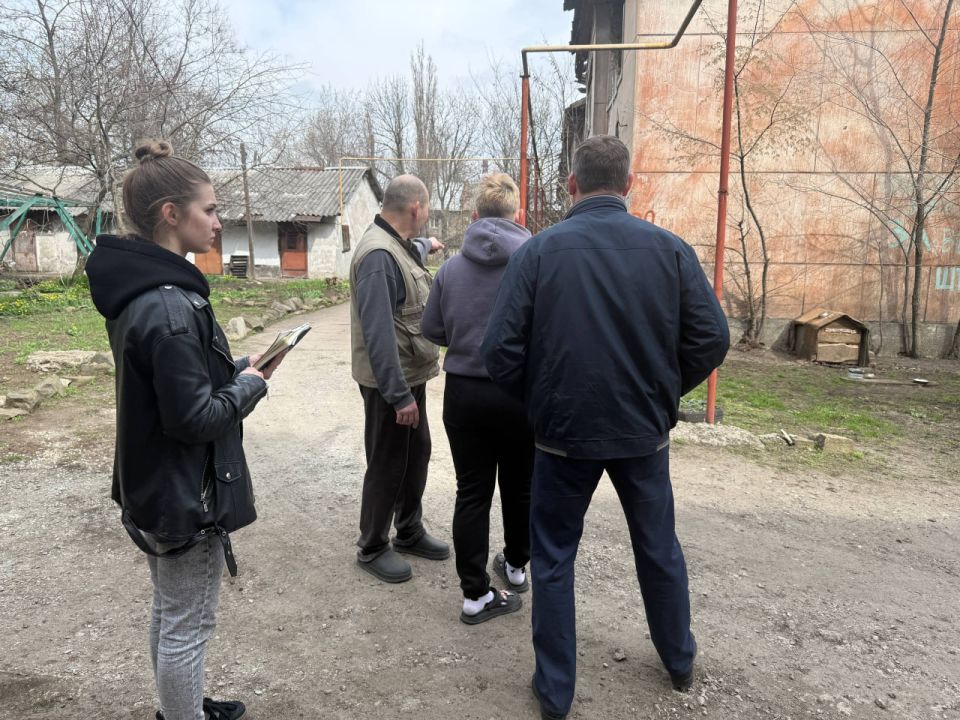Во исполнение поручения Главы Республики Дениса Пушилина, сегодня, 2 апреля, первый заместитель руководителя Управы Кировского внутригородского района Администрации городского округа Макеевка Донецкой Народной Республики... Во исполнение поручения Главы Республики Дениса Пушилина, сегодня, 2 апреля, первый заместитель руководителя Управы Кировского внутригородского района Администрации городского округа Макеевка Донецкой Народной Республики...