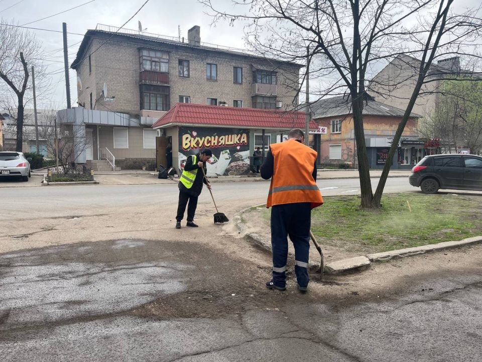МУП «Простор» ежедневно выполняет все необходимые работы по содержанию городских улиц МУП «Простор» ежедневно выполняет все необходимые работы по содержанию городских улиц