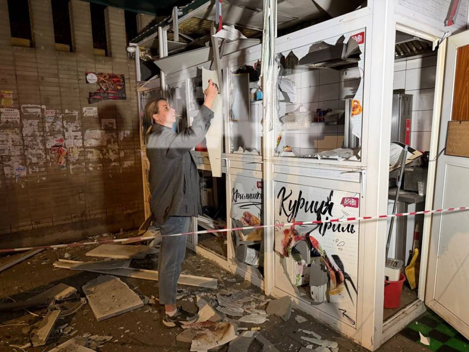 БПЛА ВСУ атаковал шаурмечную на площади Бакинских Комиссаров в Донецке