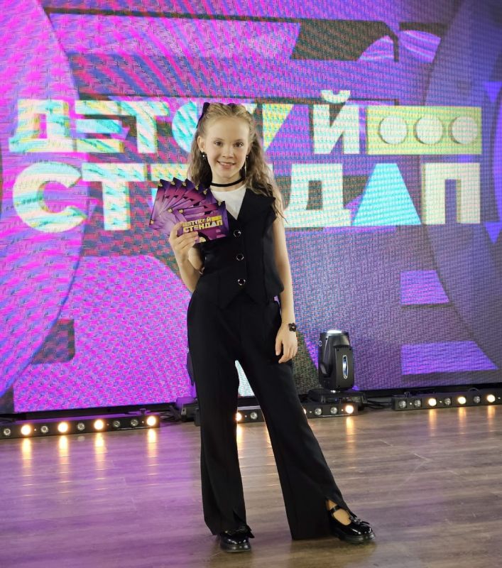 Юная снежнянка стала ведущей «Детского стендапа»