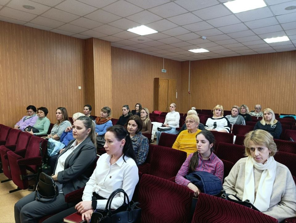 Михаил Меренков: В Управе Буденновского внутригородского района Администрации городского округа Донецк прошло собрание секретарей первичных отделений партии "Единая Россия" Михаил Меренков: В Управе Буденновского внутригородского района Администрации городского округа Донецк прошло собрание секретарей первичных отделений партии "Единая Россия"