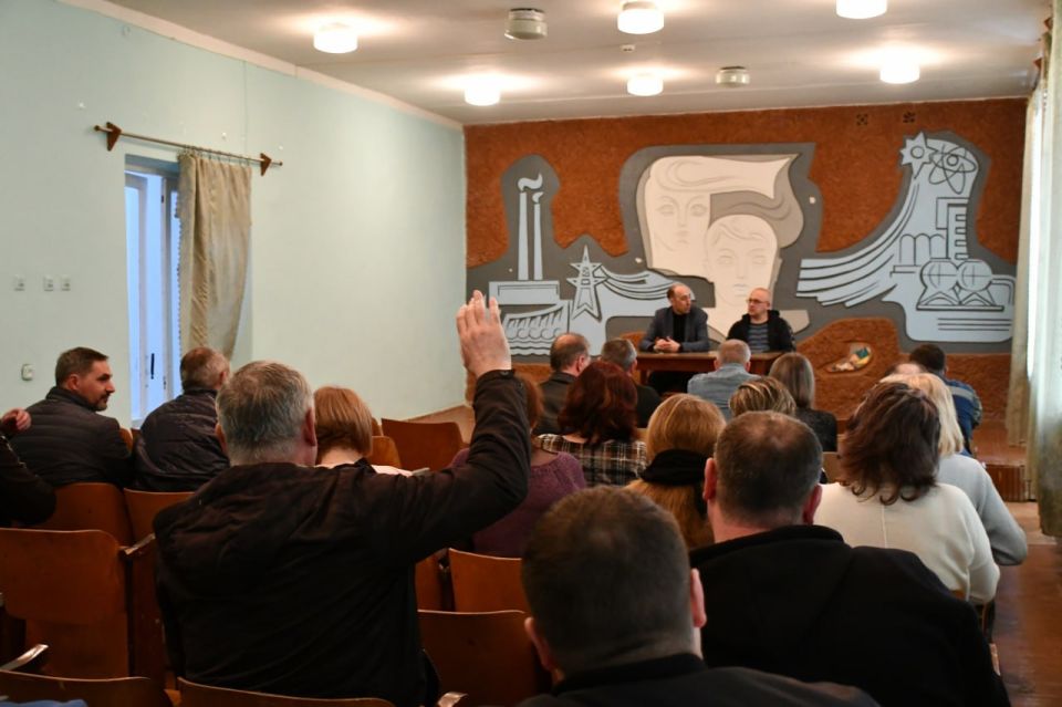Евгений Глебов встретился с трудовым коллективом «Углегорской ТЭС» Евгений Глебов встретился с трудовым коллективом «Углегорской ТЭС»