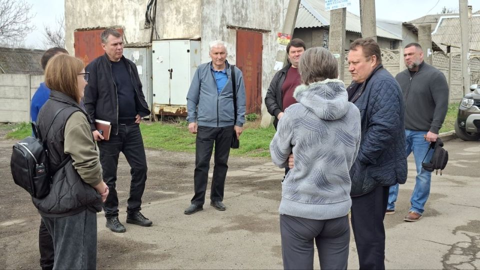 Валентин Левченко: В рамках проекта Управдом партии Единая Россия сегодня совместно с депутатами Донецкого городского совета Василием Гребенюком и Виталием Каларашем провел встречу с жителями микрорайона «5й участок» Валентин Левченко: В рамках проекта Управдом партии Единая Россия сегодня совместно с депутатами Донецкого городского совета Василием Гребенюком и Виталием Каларашем провел встречу с жителями микрорайона «5й участок»