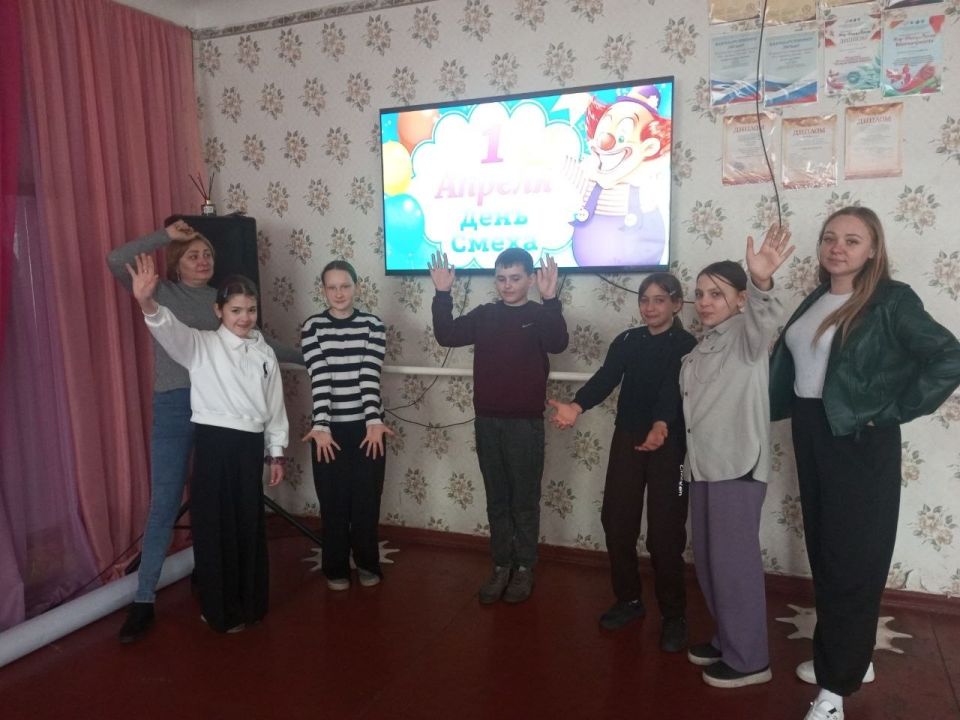 В Снежном учреждения культуры провели тематические мероприятия ко Дню смеха и Международному дню птиц В Снежном учреждения культуры провели тематические мероприятия ко Дню смеха и Международному дню птиц