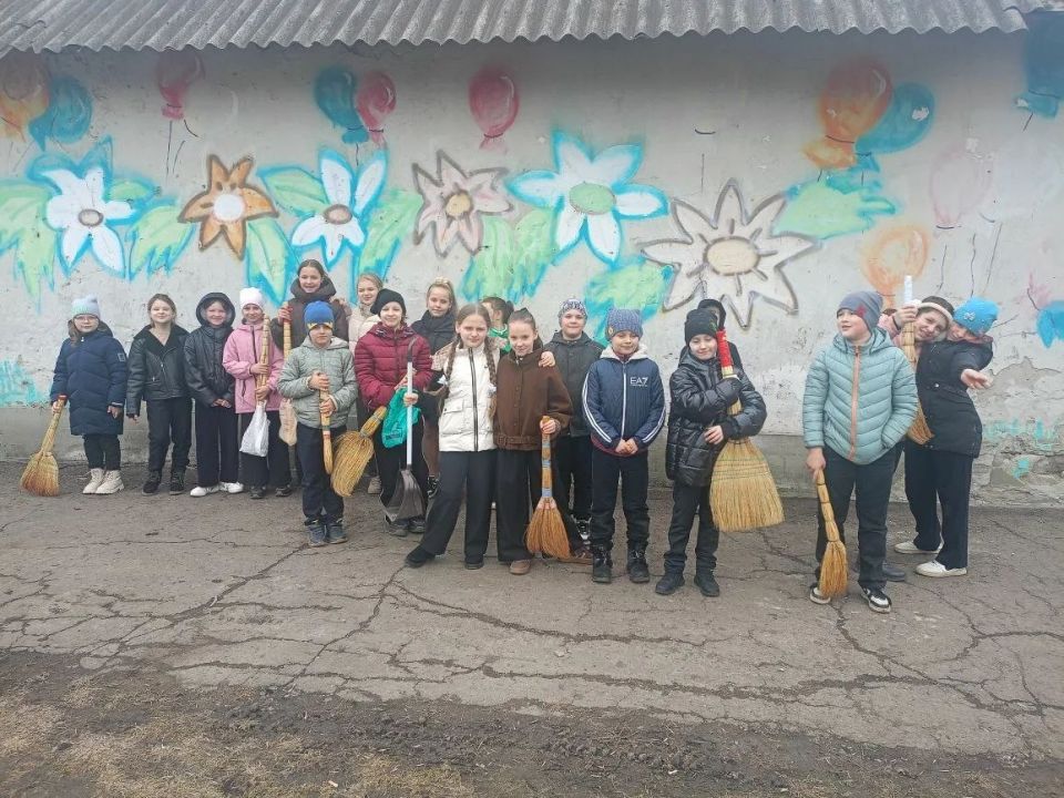 Елена Рязанцева: В Пролетарском районе традиционно прошла акция "Чистый четверг" в рамках проекта "Городская среда" партии "Единая Россия" Елена Рязанцева: В Пролетарском районе традиционно прошла акция "Чистый четверг" в рамках проекта "Городская среда" партии "Единая Россия"