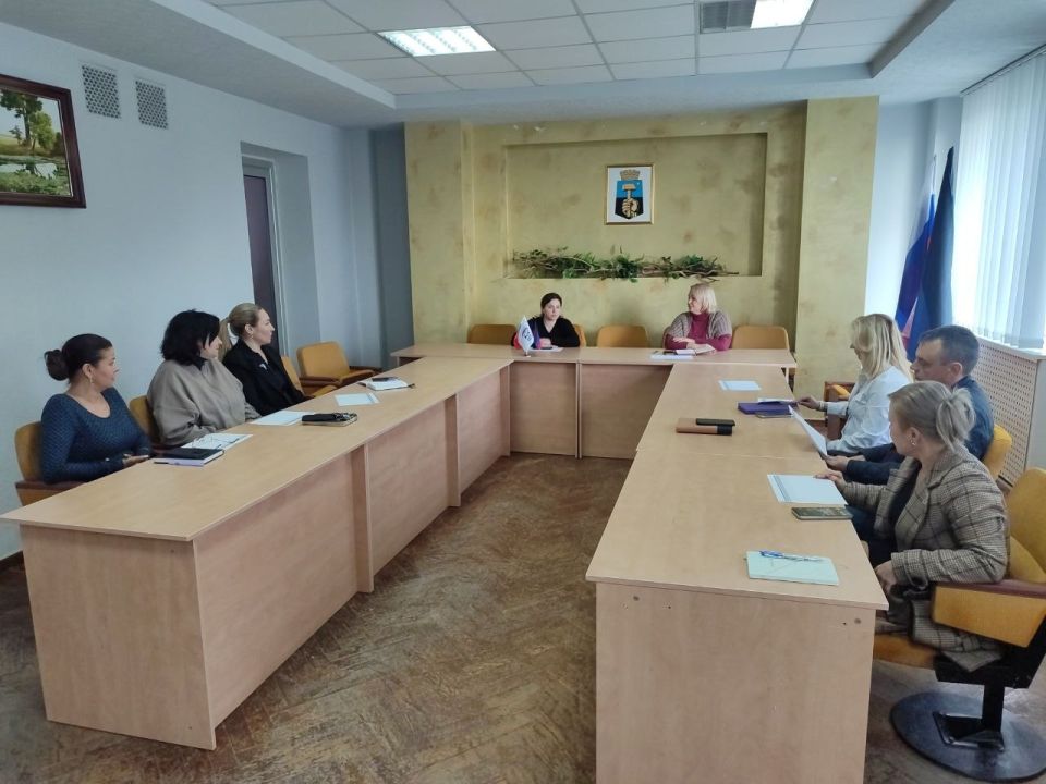 В Управе Калининского внутригородского района Администрации городского округа Донецк состоялось заседание рабочей группы по вопросу реализации проекта "Управдом" Всероссийской политической партии "Единая Россия" В Управе Калининского внутригородского района Администрации городского округа Донецк состоялось заседание рабочей группы по вопросу реализации проекта "Управдом" Всероссийской политической партии "Единая Россия"