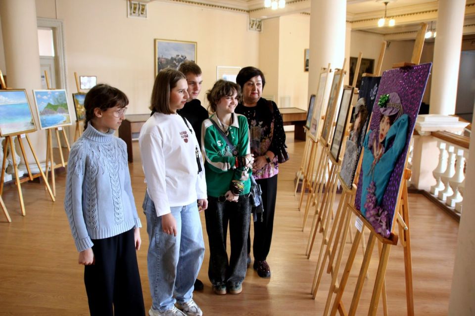 В рамках проекта «Культура для школьников» состоялась экскурсия для учащихся Донецкой школы № 62 в Главную библиотеку Республики