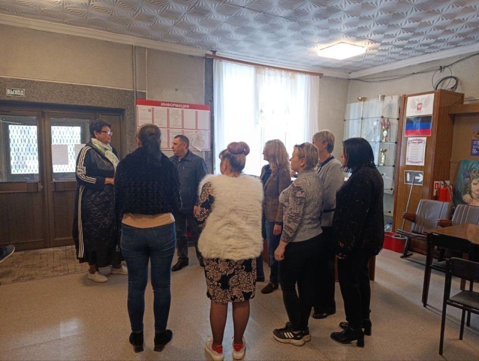 2 апреля руководитель Управы Антон Гринзовский провел встречу с жителями жилого массива Комсомольский на территории ГБПОУ «Макеевский медицинский колледж»