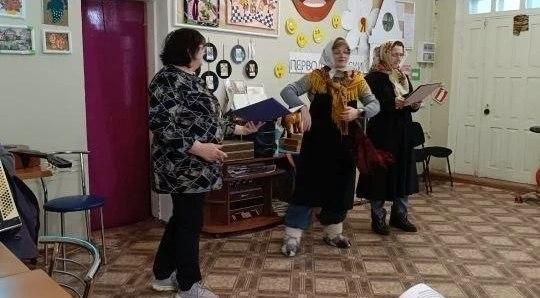 В городе Комсомольское прошла развлекательная программа «Первоапрельский кураж», посвященная Дню смеха