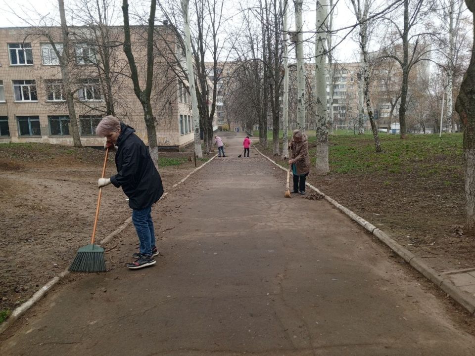 Сегодня, 2 апреля 2026 года, в рамках проекта «Городская среда» и "Донбасс Наш Дом", реализуемых Единой Россией , жители Кировского района приняли участие в традиционной экологической акции «Чистый четверг» Сегодня, 2 апреля 2026 года, в рамках проекта «Городская среда» и "Донбасс Наш Дом", реализуемых Единой Россией , жители Кировского района приняли участие в традиционной экологической акции «Чистый четверг»