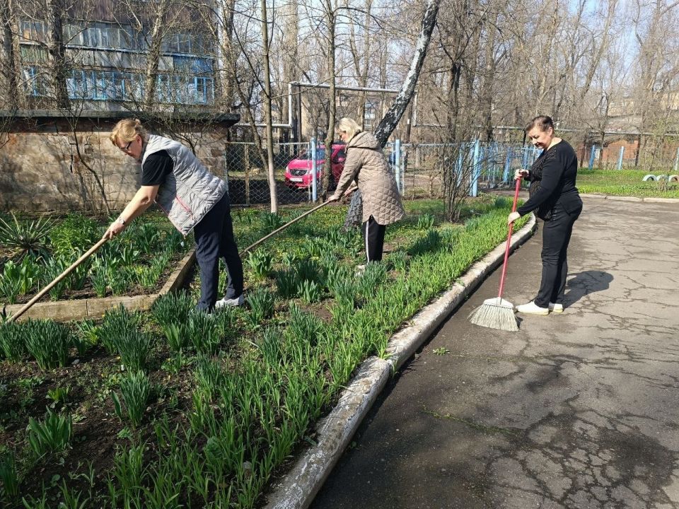 Сегодня, 2 апреля 2026 года, в рамках проекта «Городская среда» и "Донбасс Наш Дом", реализуемых Единой Россией , жители Кировского района приняли участие в традиционной экологической акции «Чистый четверг» Сегодня, 2 апреля 2026 года, в рамках проекта «Городская среда» и "Донбасс Наш Дом", реализуемых Единой Россией , жители Кировского района приняли участие в традиционной экологической акции «Чистый четверг»