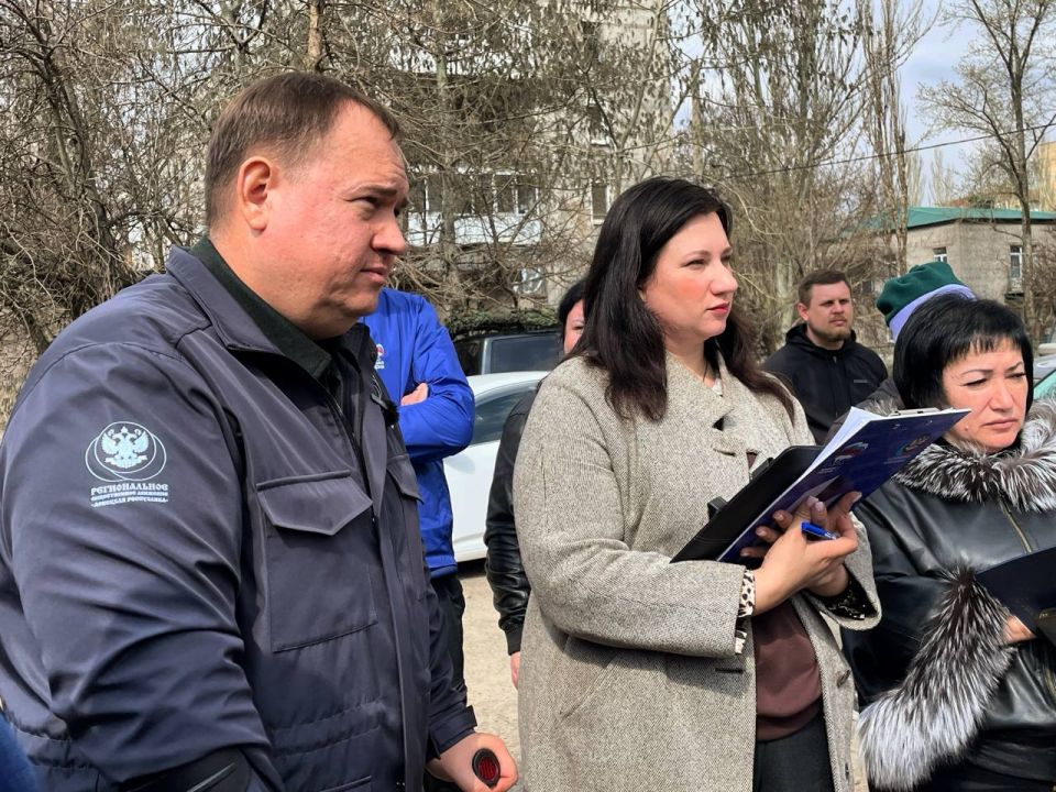 Анна Кондрыкинская: Приехали с коллегами на сход граждан на ул. Коммунистическая в Енакиево