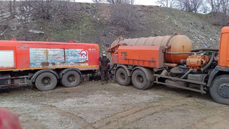 Самарцы наладили работу крупного канализационного узла в Снежном Самарцы наладили работу крупного канализационного узла в Снежном