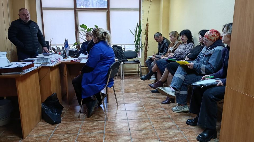 Сегодня, 2 апреля, депутат Макеевского городского совета Александр Морозов провел встречу с трудовым коллективом филиала № 4 «Макеевкокс» ООО «Южный горно-металлургический комплекс Донецк»