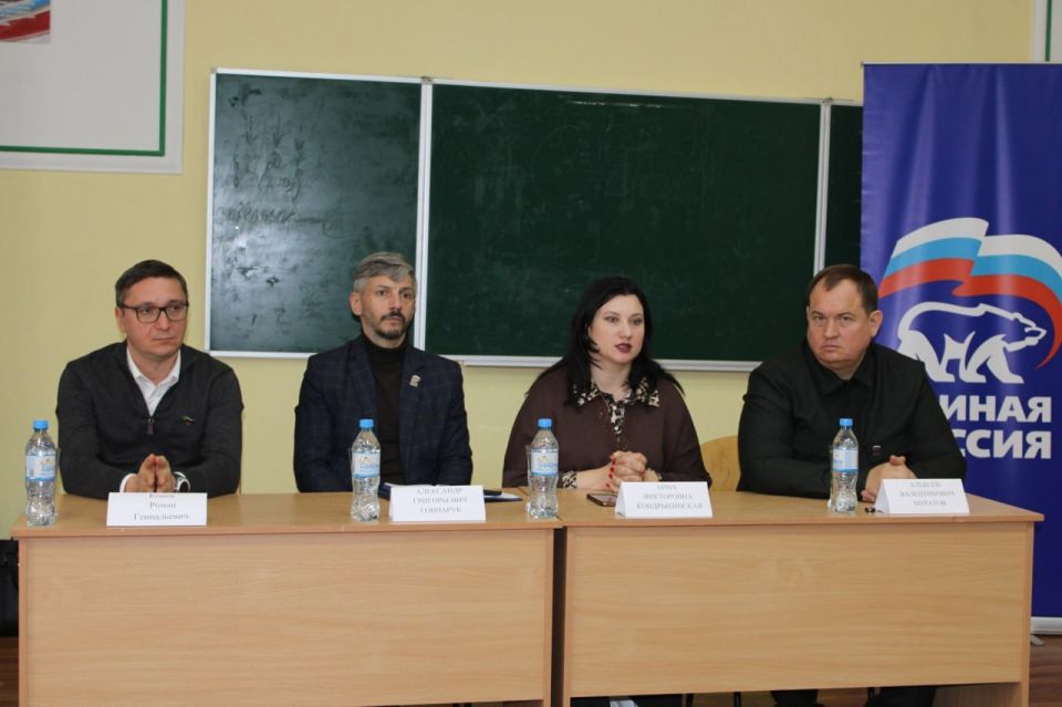 Иван Приходько: Алексей Муратов провел встречу с активистами Горловского отделения партии «Единая Россия» Иван Приходько: Алексей Муратов провел встречу с активистами Горловского отделения партии «Единая Россия»