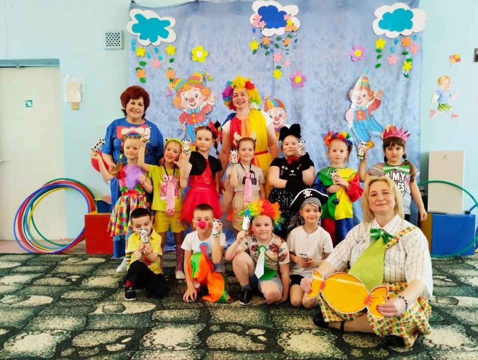 В дошкольных учреждениях Ждановки отметили День смеха