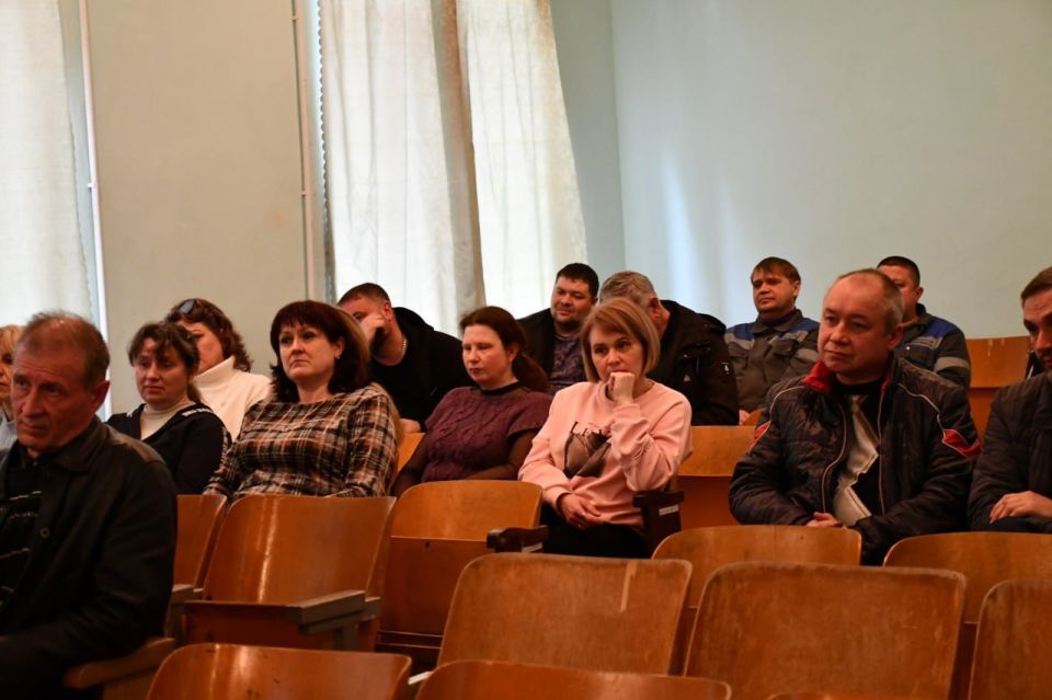 Евгений Глебов встретился с трудовым коллективом «Углегорской ТЭС» Евгений Глебов встретился с трудовым коллективом «Углегорской ТЭС»