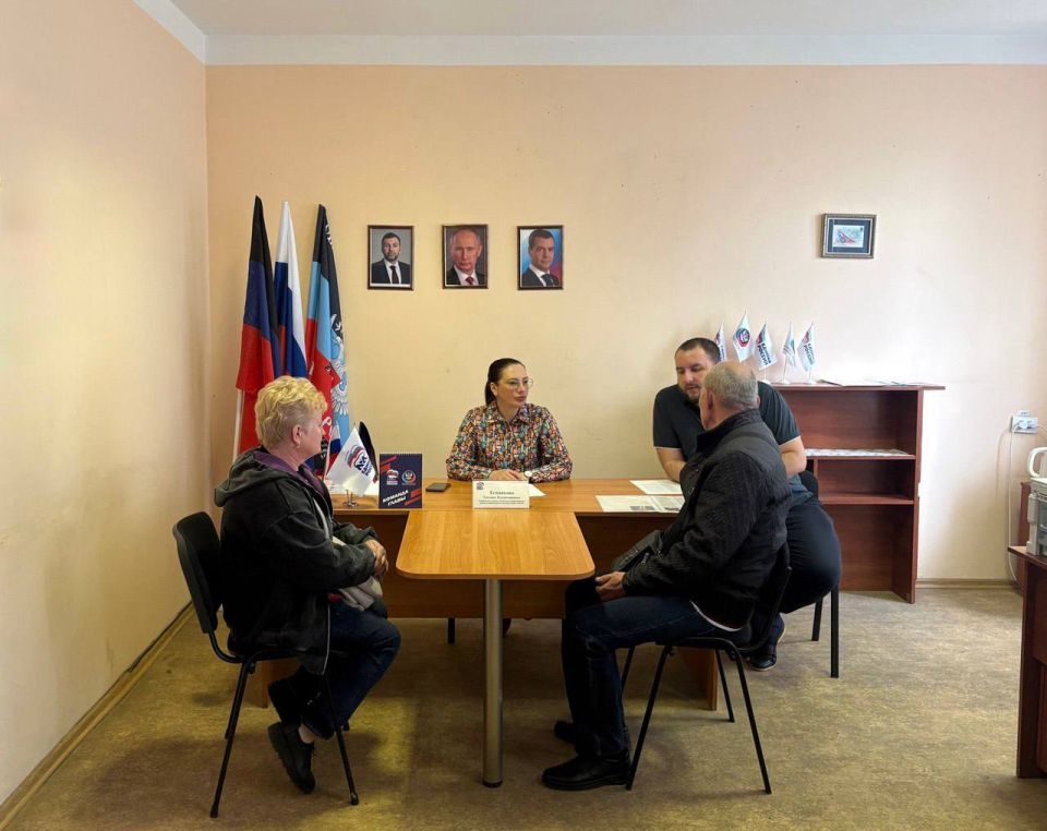 Приём граждан в общественной приёмной партии "Единая Россия"