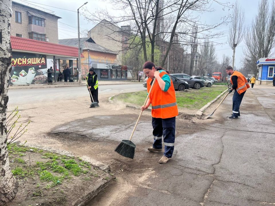 МУП «Простор» ежедневно выполняет все необходимые работы по содержанию городских улиц МУП «Простор» ежедневно выполняет все необходимые работы по содержанию городских улиц