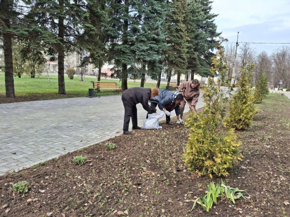 Солнечная погода способствовала проведению субботника в нашем родном округе! Солнечная погода способствовала проведению субботника в нашем родном округе!