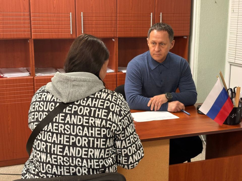 Александр Пеняев: Вместе с заместителем главы администрации округа Артемом Поликарповым провели традиционный личный прием жителей в администрации Ясиноватой