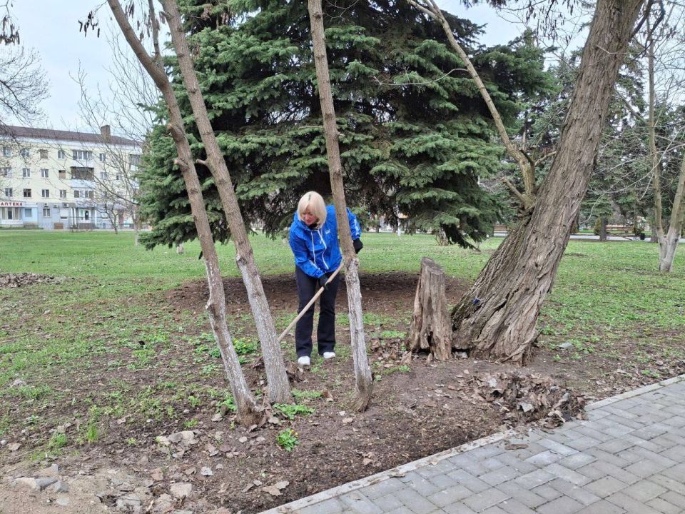 Солнечная погода способствовала проведению субботника в нашем родном округе! Солнечная погода способствовала проведению субботника в нашем родном округе!