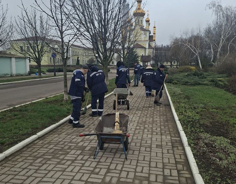 Сегодня, 2 апреля, в рамках мероприятий по благоустройству в весенне-летний период и акции «Чистый четверг» сотрудниками Филиала № 5 «Ясиновский коксохимический завод» ООО «ЮЖНЫЙ ГОРНО-МЕТАЛЛУРГИЧЕСКИЙ КОМПЛЕКС ДОНЕЦК»... Сегодня, 2 апреля, в рамках мероприятий по благоустройству в весенне-летний период и акции «Чистый четверг» сотрудниками Филиала № 5 «Ясиновский коксохимический завод» ООО «ЮЖНЫЙ ГОРНО-МЕТАЛЛУРГИЧЕСКИЙ КОМПЛЕКС ДОНЕЦК»...