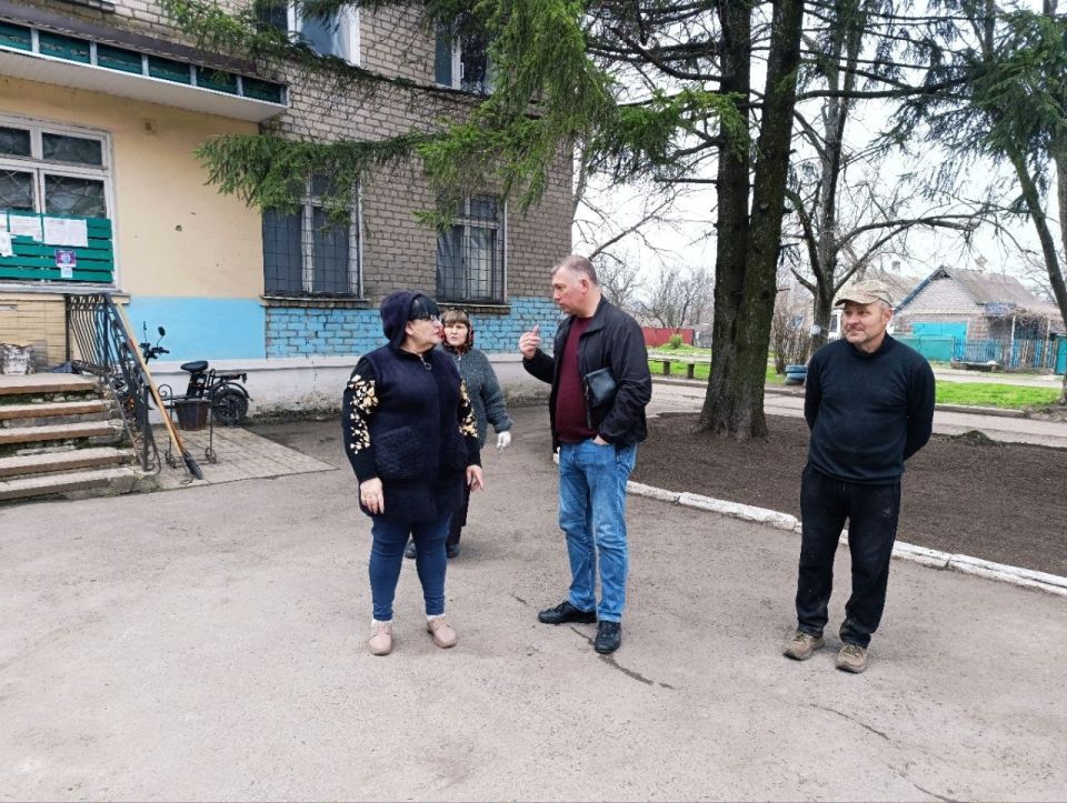 Олег Сидоренко провёл сход граждан в пгт Благодатное Олег Сидоренко провёл сход граждан в пгт Благодатное