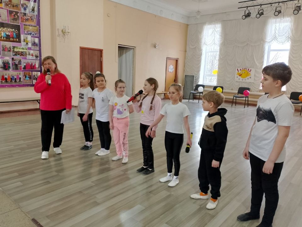 В Снежном учреждения культуры провели тематические мероприятия ко Дню смеха и Международному дню птиц В Снежном учреждения культуры провели тематические мероприятия ко Дню смеха и Международному дню птиц