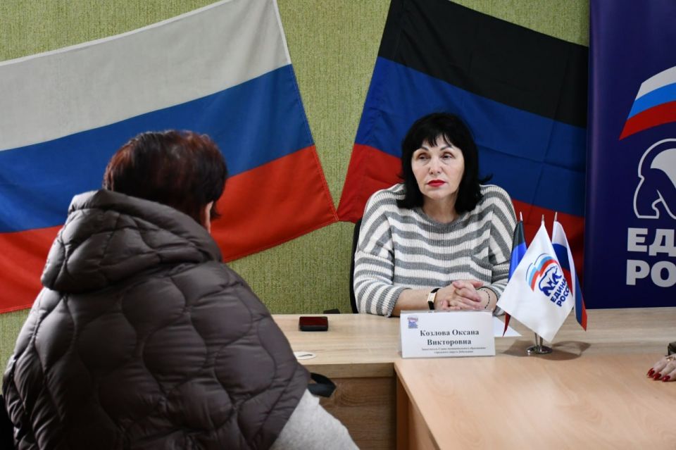2 апреля 2026 года, заместитель главы администрации городского округа Дебальцево Оксана Козлова, провела личный прием граждан в местной общественной приёмной Светлодарского местного отделения Партии "Единая Россия" в городе... 2 апреля 2026 года, заместитель главы администрации городского округа Дебальцево Оксана Козлова, провела личный прием граждан в местной общественной приёмной Светлодарского местного отделения Партии "Единая Россия" в городе...