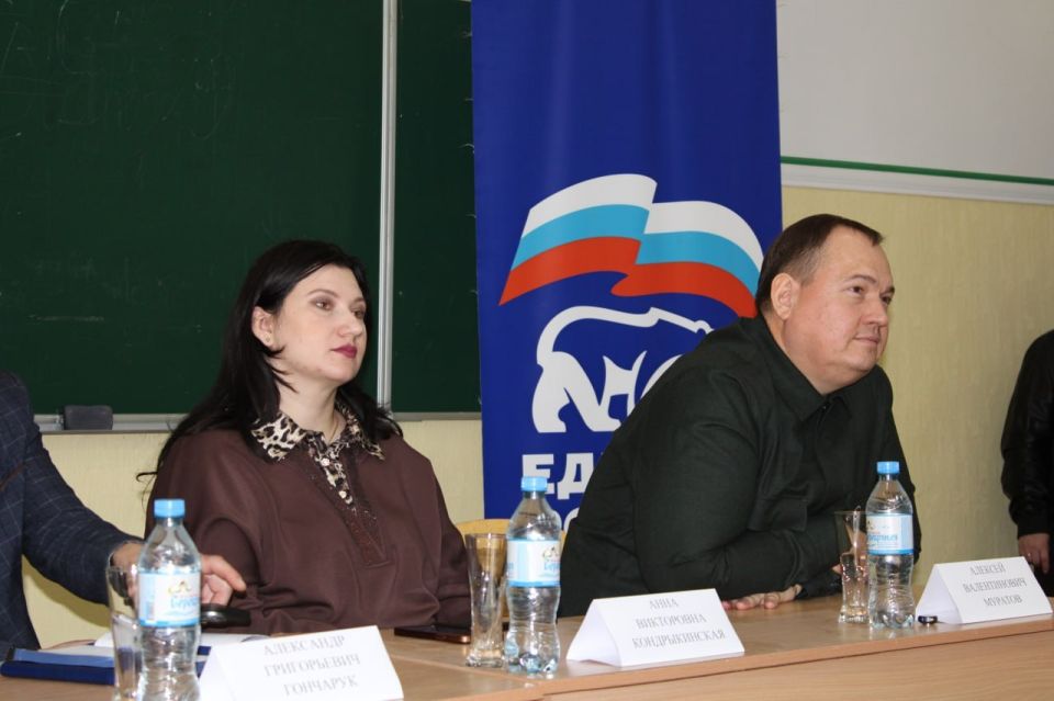 Иван Приходько: Алексей Муратов провел встречу с активистами Горловского отделения партии «Единая Россия» Иван Приходько: Алексей Муратов провел встречу с активистами Горловского отделения партии «Единая Россия»